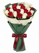 Микс из красных и белых роз в Саратове Букет Микс из красных и белых роз в Саратове
