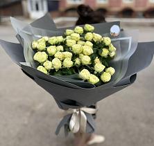 Букет Белые кустовые розы Солинеро в Саратове