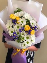 Букет цветов из:  Ирисы, Хризантемы и Розы #REPLACE_PRED# Саратове