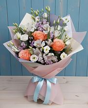 Букет цветов из:  Лизиантусы, Розы, Альстромерии и Гипсофила в Саратове