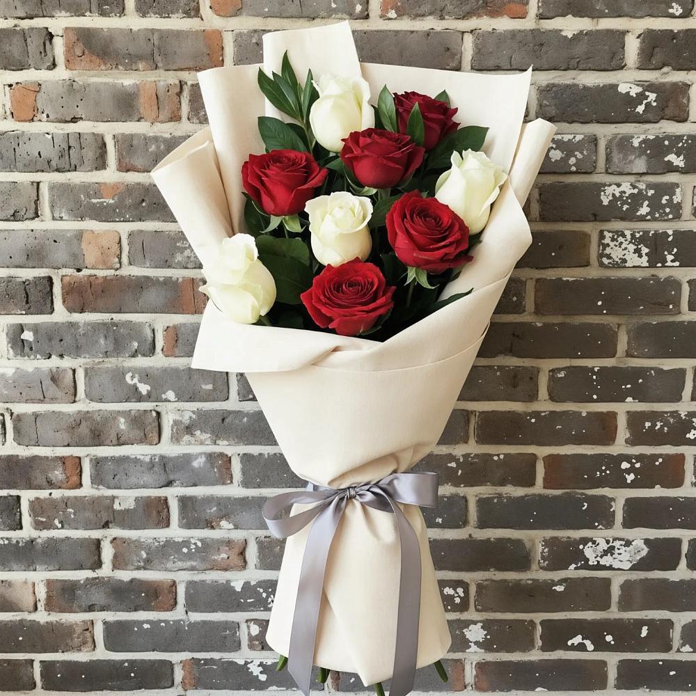 Букет красно-белые розы в Саратове Букет цветов из: Розы в Саратове