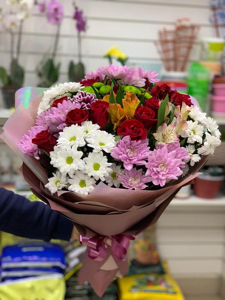 Букет цветов из: Розы, Хризантемы и Альстромерии в Саратове