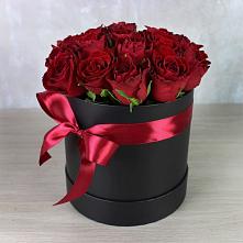 Цветочная композиция из Розы в шляпной коробке в Саратове